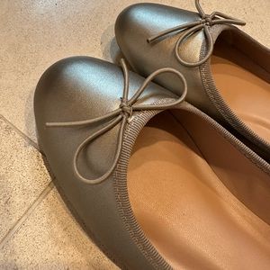 Journee Collection 7.5 Silver Flats